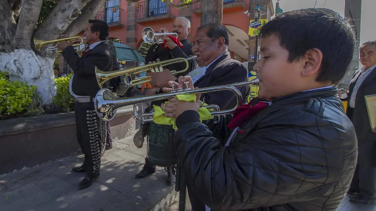 Con la reactivaci_n de varios sectores, los mariachis de San Juan del R_o esperan buenos